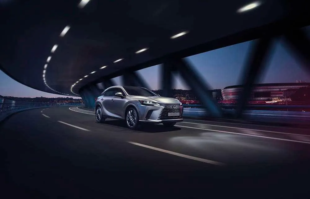 Naujasis „Lexus RX“ gavo aukščiausią įvertinimą už saugumą
