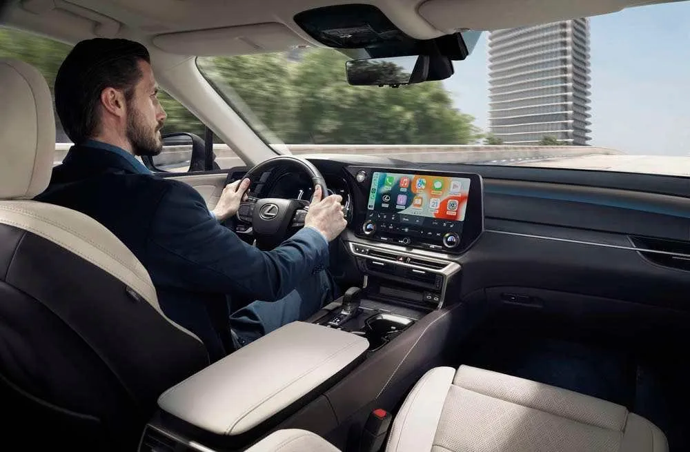 Naujasis „Lexus RX“ gavo aukščiausią įvertinimą už saugumą