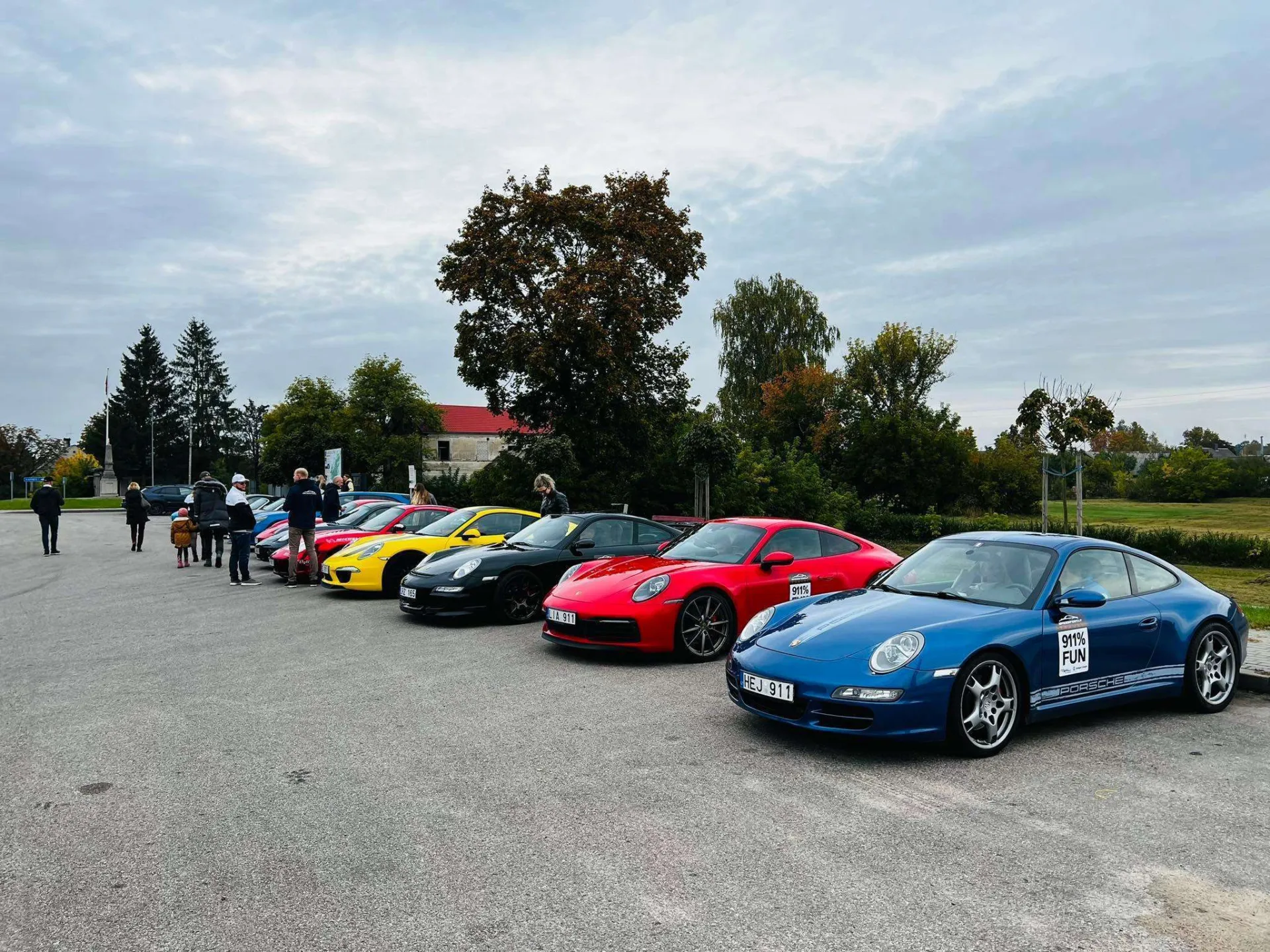 „Porsche“ entuziastų metai: rinkosi ne tik „gazuoti“, bet ir pažinti Lietuvą