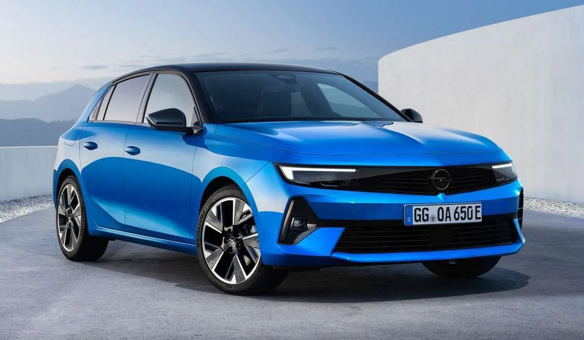 „Opel Astra Electric” bus galima rinktis iš dviejų kėbulo tipų