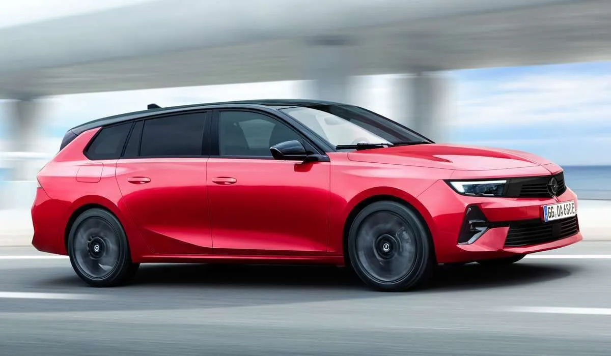 „Opel Astra Electric” bus galima rinktis iš dviejų kėbulo tipų