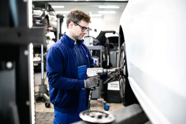 5 automobilių techninės priežiūros sritys, kurioms reikia skirti dėmesį ištisus metus: aiškina ekspertai