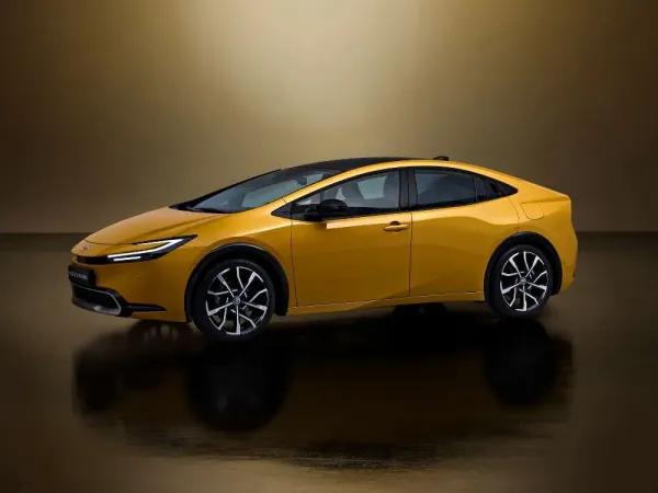 „Toyota“ atskleidė naujojo „Prius“ įkraunamojo hibrido kainą Lietuvoje ir pradėjo rezervavimą internetu