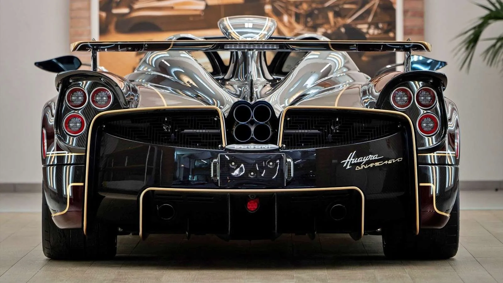 „Pagani Huayra Dinamica Evo”: unikalus roadsteris su kobros formos oro įsiurbimo angomis