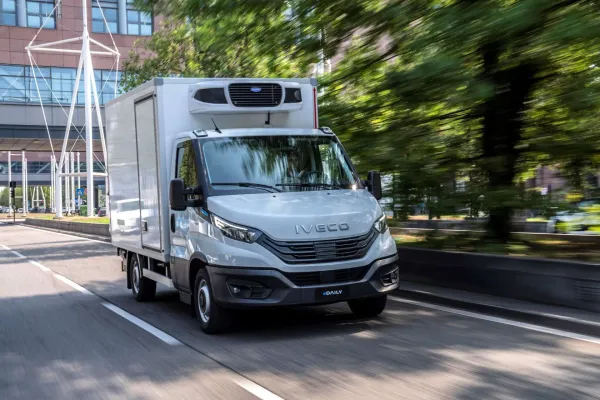 Visų vilčių į elektromobilius nesudėtų – sunkiajam transportui prognozuojamas kitas kelias