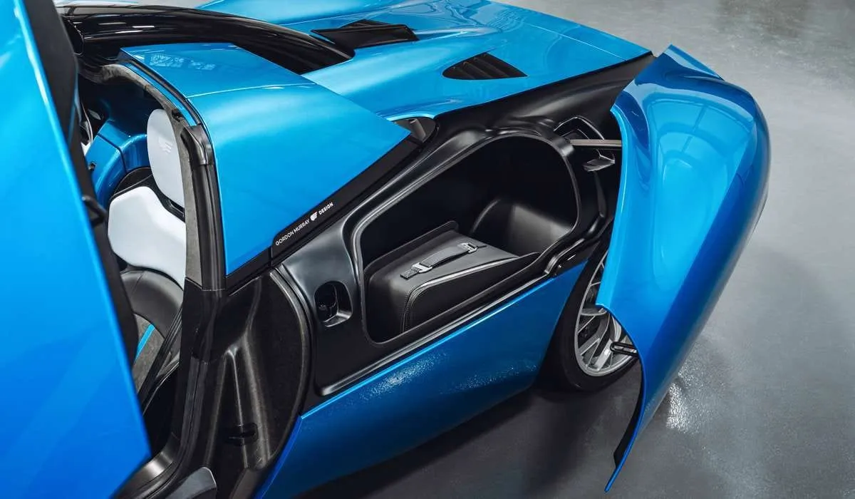 Gordon Murray T.33 Spider superautomobilis: tik su mechanine pavarų dėže