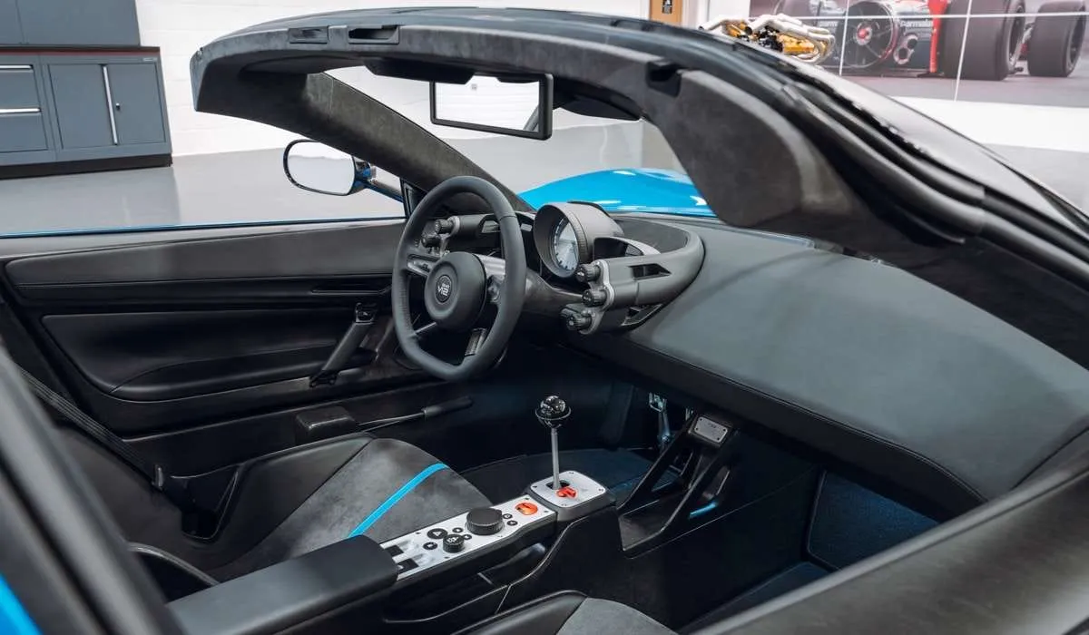 Gordon Murray T.33 Spider superautomobilis: tik su mechanine pavarų dėže