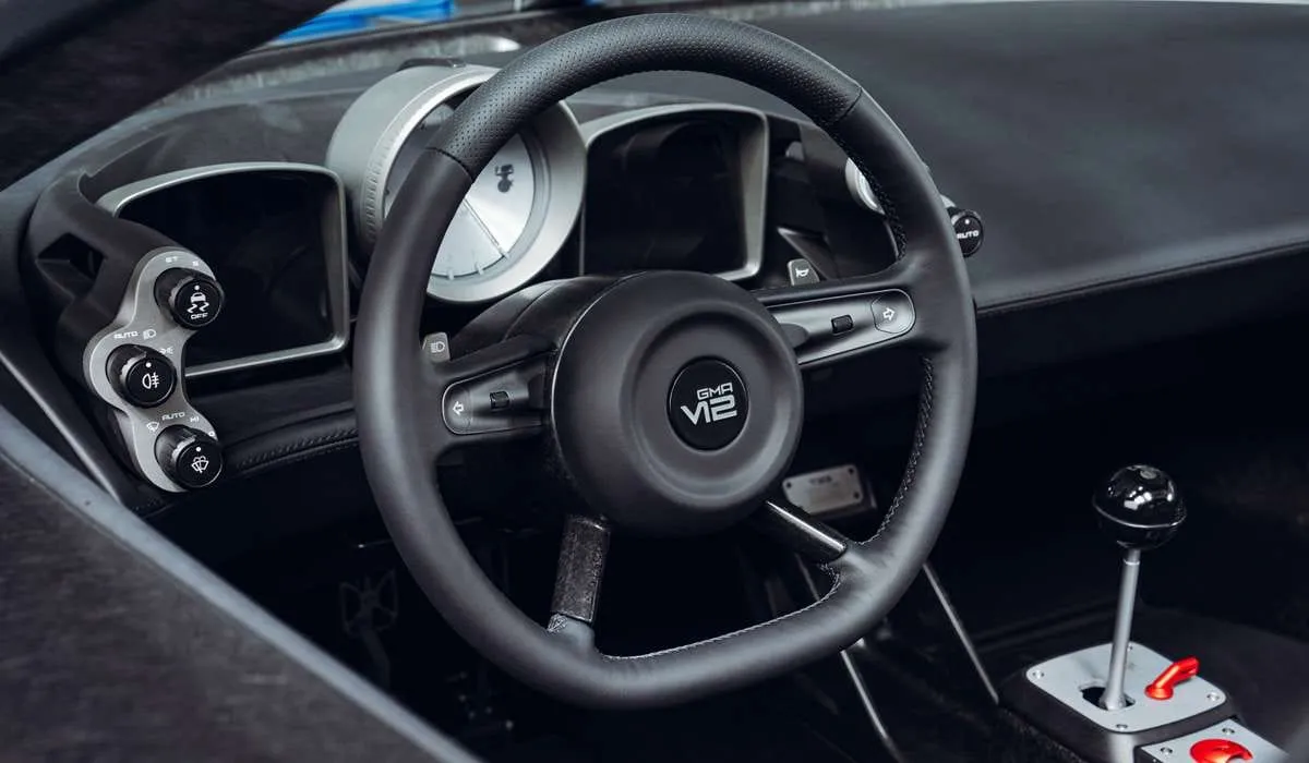Gordon Murray T.33 Spider superautomobilis: tik su mechanine pavarų dėže