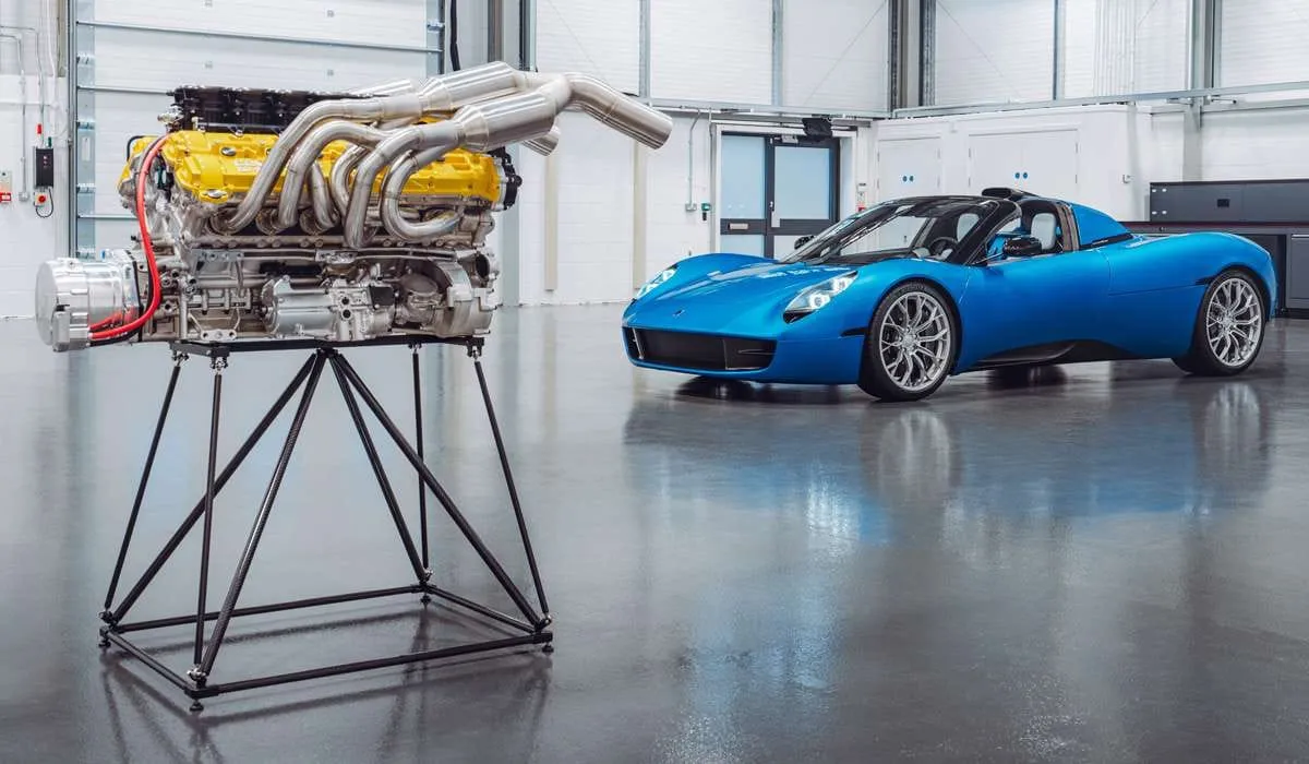 Gordon Murray T.33 Spider superautomobilis: tik su mechanine pavarų dėže