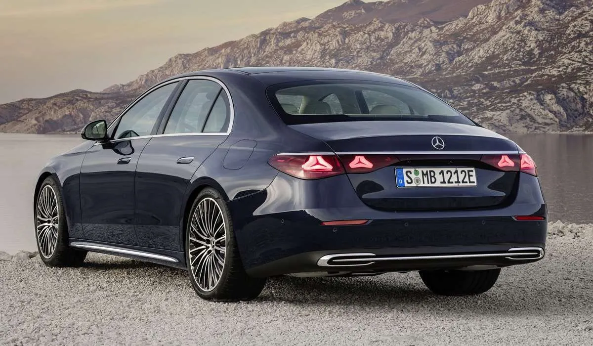 Pristatytas naujas E klasės „Mercedes-Benz” W214