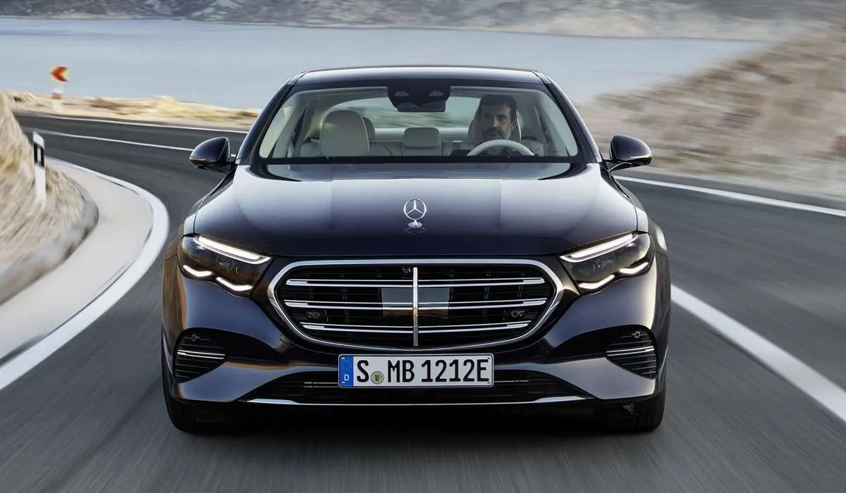 Pristatytas naujas E klasės „Mercedes-Benz” W214