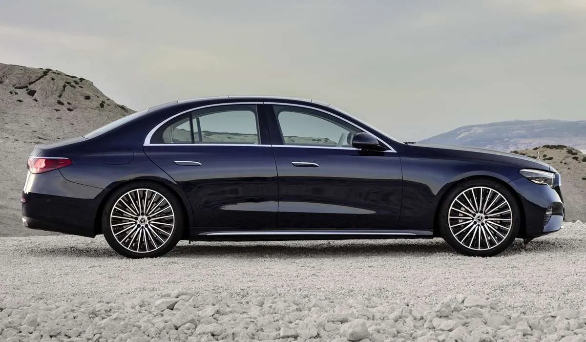 Pristatytas naujas E klasės „Mercedes-Benz” W214