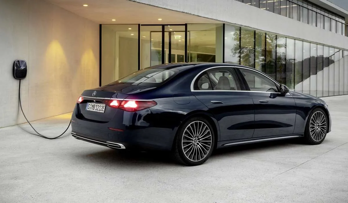 Pristatytas naujas E klasės „Mercedes-Benz” W214
