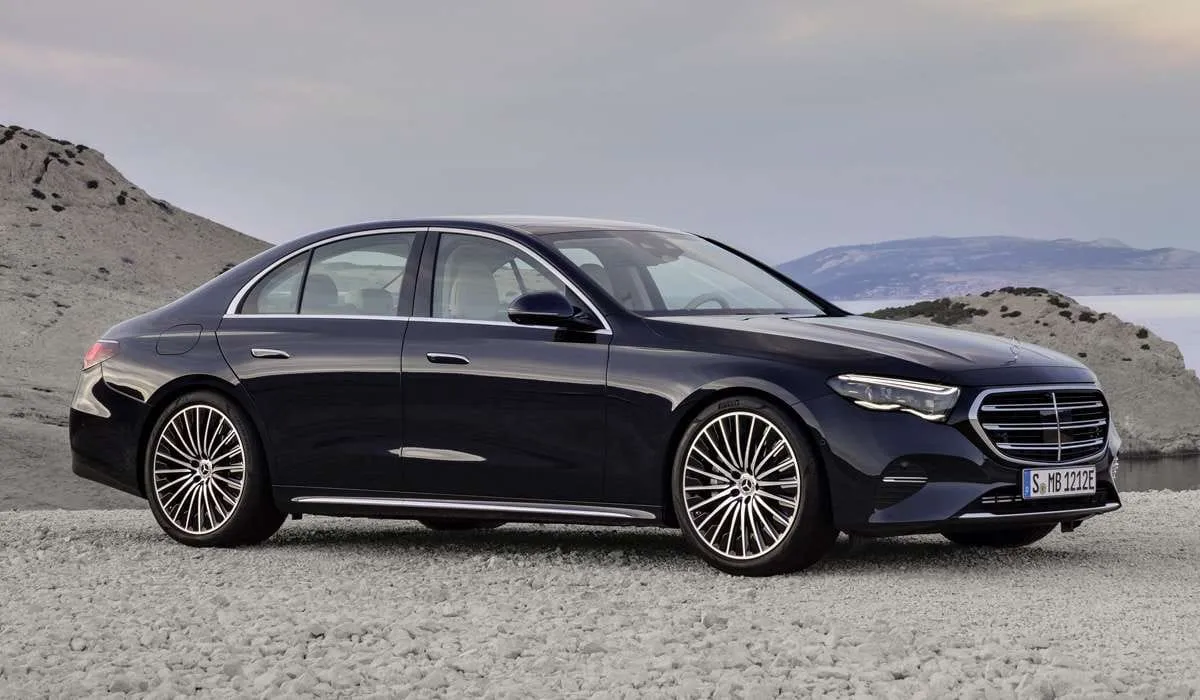 Pristatytas naujas E klasės „Mercedes-Benz” W214