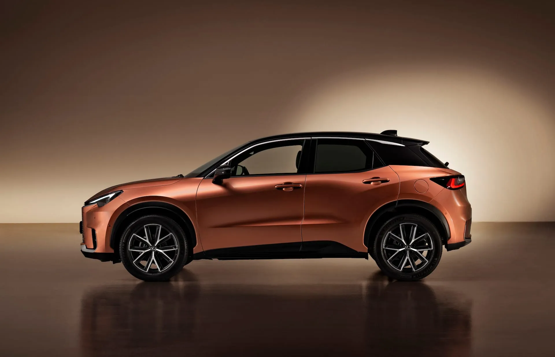 Oficialiai debiutavo naujasis „Lexus LBX“