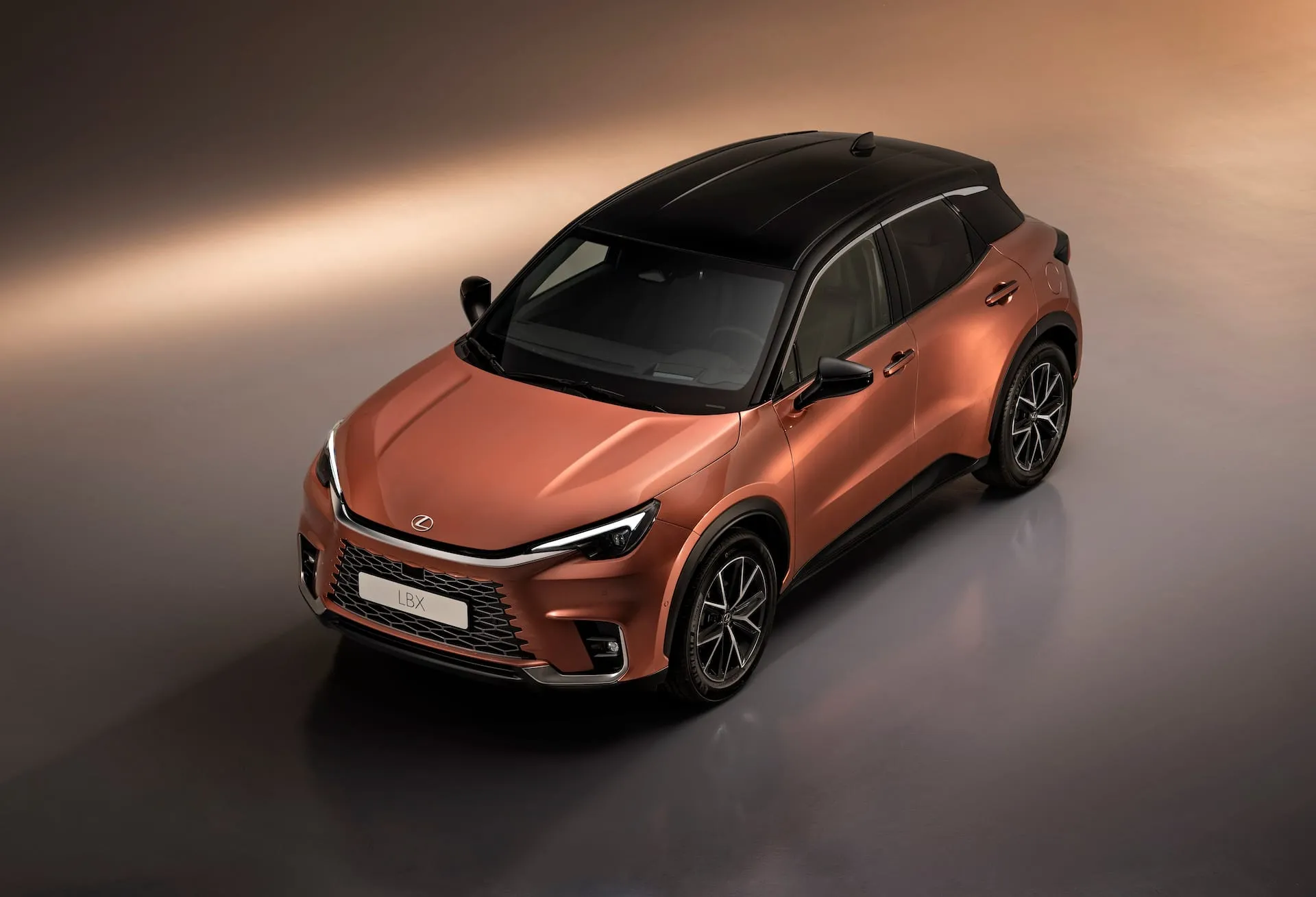 Oficialiai debiutavo naujasis „Lexus LBX“