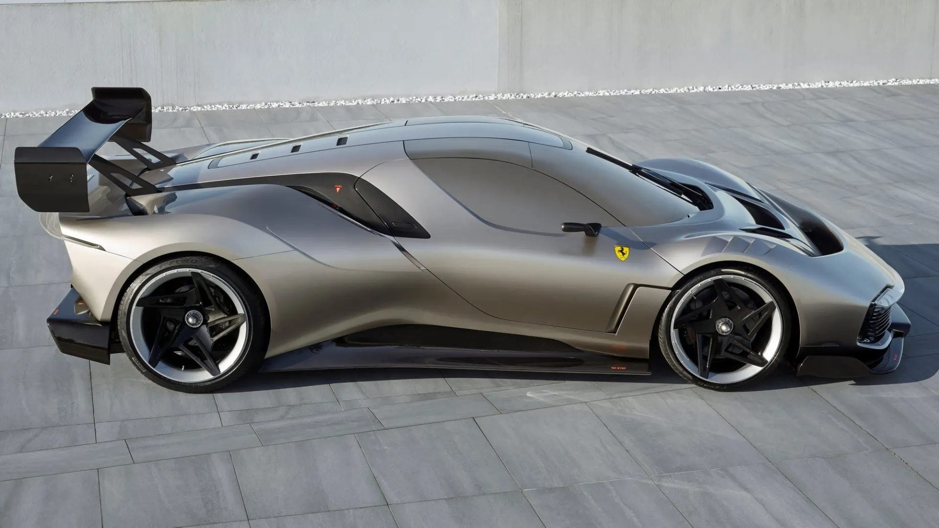 „Ferrari KC23”: unikalus treko superautomobilis su kvėpuojančiu kėbulu