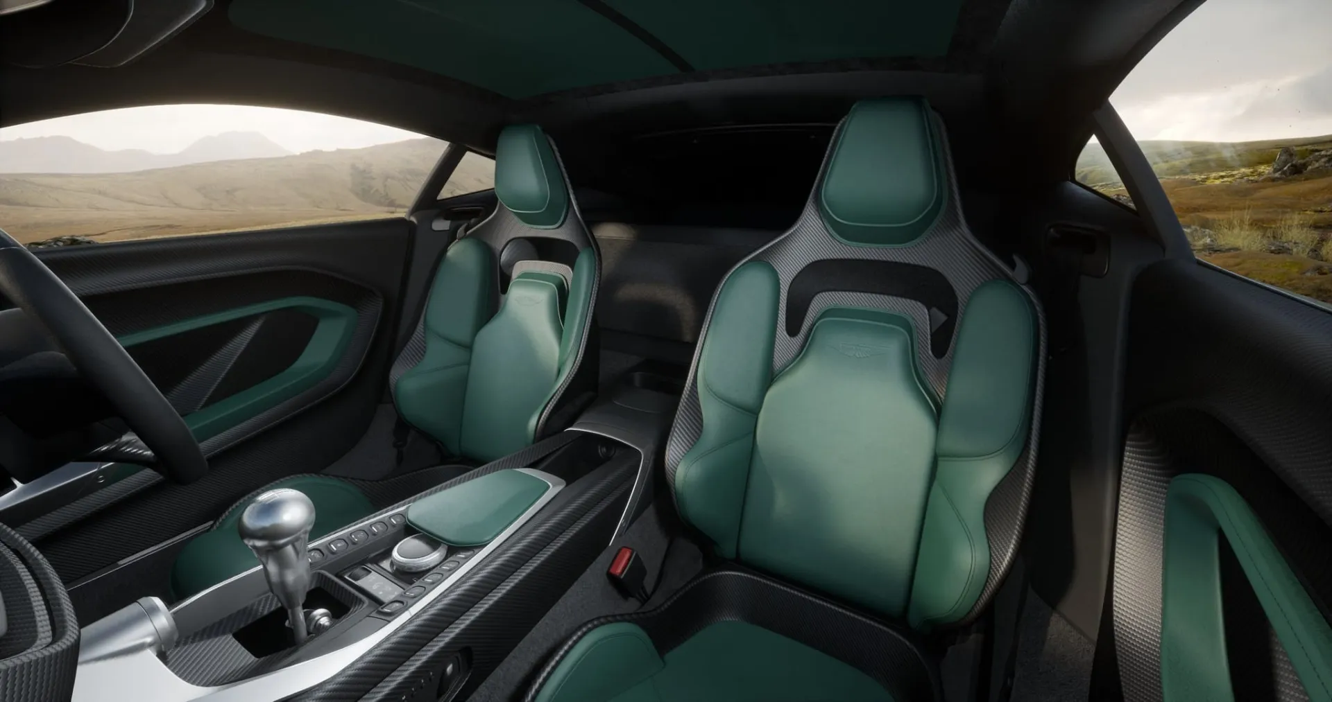 Riboto tiražo „Aston Martin Valour” su V12 varikliu ir automatine pavarų dėže