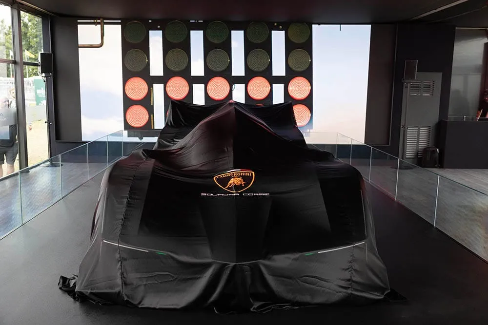 „Lamborghini” pristatė SC63: hibridinį lenktynių prototipą
