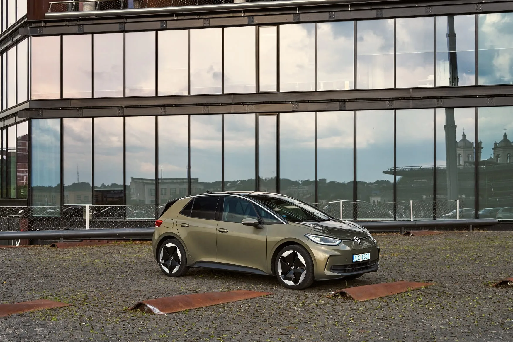 „Volkswagen“ pristatė antros kartos ID.3 elektromobilį Baltijos šalyse