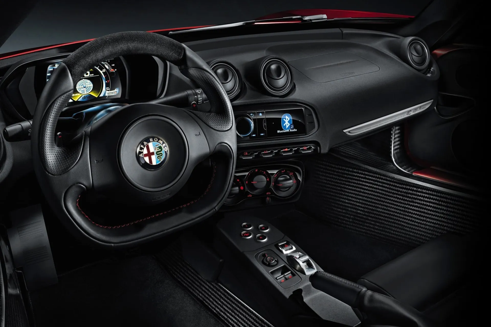 Netikėtas sugrįžimas: pristatytas kolekcinis sportinio automobilio „Alfa Romeo 4C” leidimas