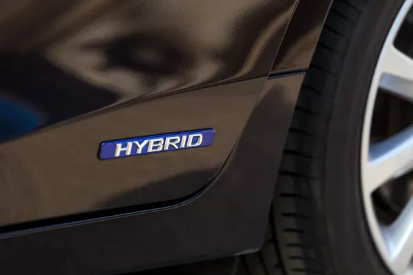 Hibridiniai automobiliai: kompromisas ar evoliucija?
