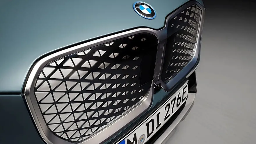 „Biudžetinis” BMW iX1 eDrive20 elektrinis krosoveris pasirodė esąs brangesnis už „Tesla Model Y