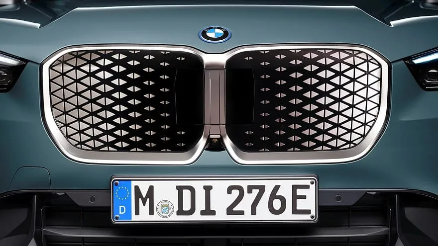 „Biudžetinis” BMW iX1 eDrive20 elektrinis krosoveris pasirodė esąs brangesnis už „Tesla Model Y