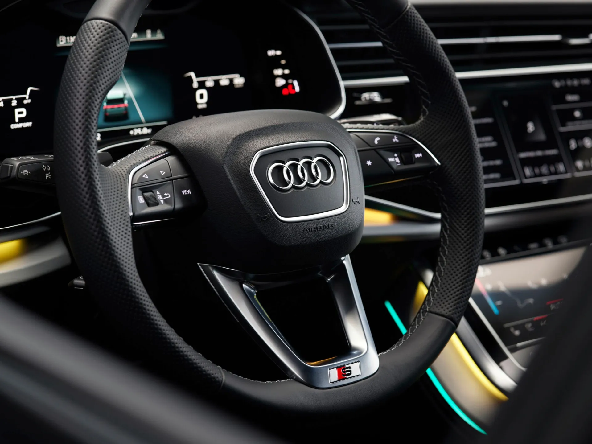 Cockpit, Colour: Sakhir gold metallic „Audi“ pristatė atnaujintą Q8 visureigį: išraiškingas dizainas ir nauja žibintų technologija