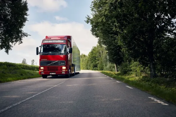 Populiariausias „Volvo“ sunkvežimis švenčia 30 metų naujovių sukaktį