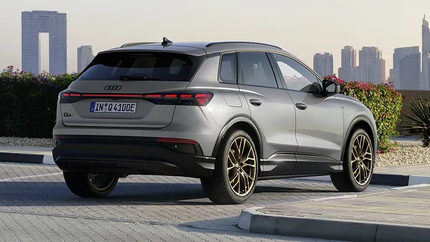 „Audi” atnaujina „Q4 e-tron” krosoverį: dirbtinis variklio garsas ir daugiau galios