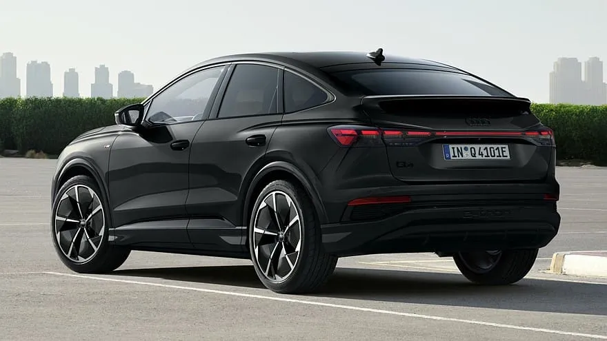 „Audi” atnaujina „Q4 e-tron” krosoverį: dirbtinis variklio garsas ir daugiau galios