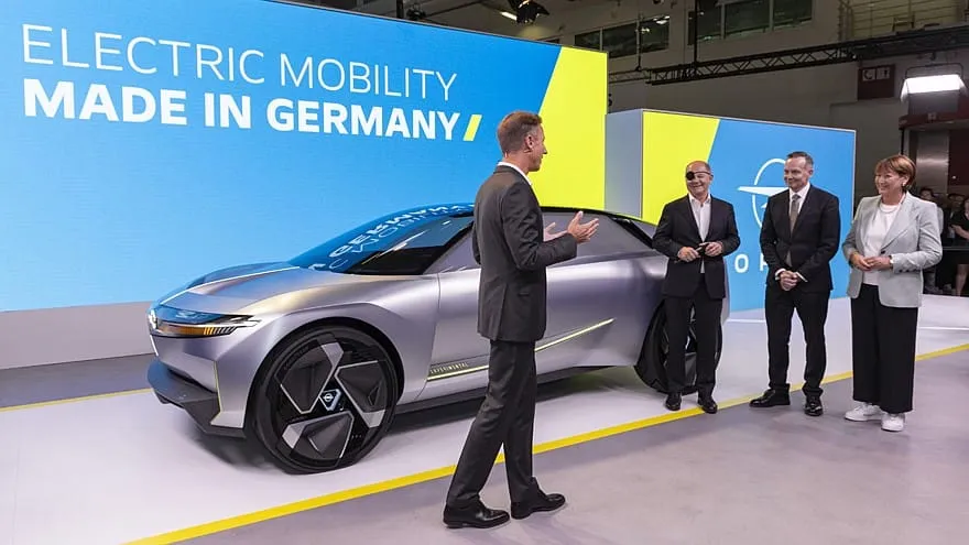 „Opel Insignia” įpėdinis taps „Peugeot 408” ir „Citroën C5 X” giminaičiu