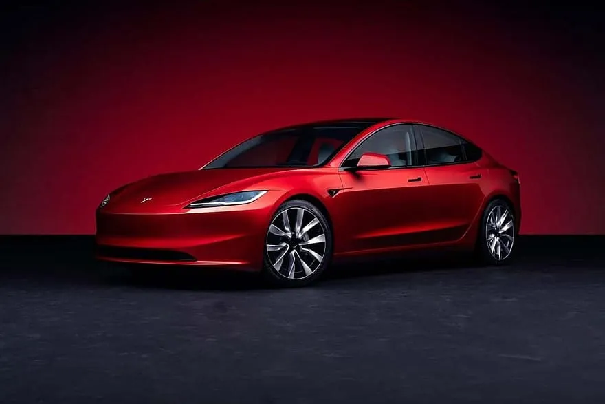 Atnaujintas „Tesla Model 3” važiuos tyliau ir toliau