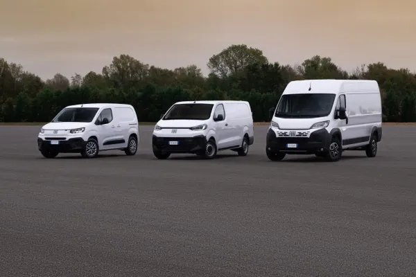 Pristatyta atnaujinta ir elektrifikuota komercinių FIAT automobilių gama