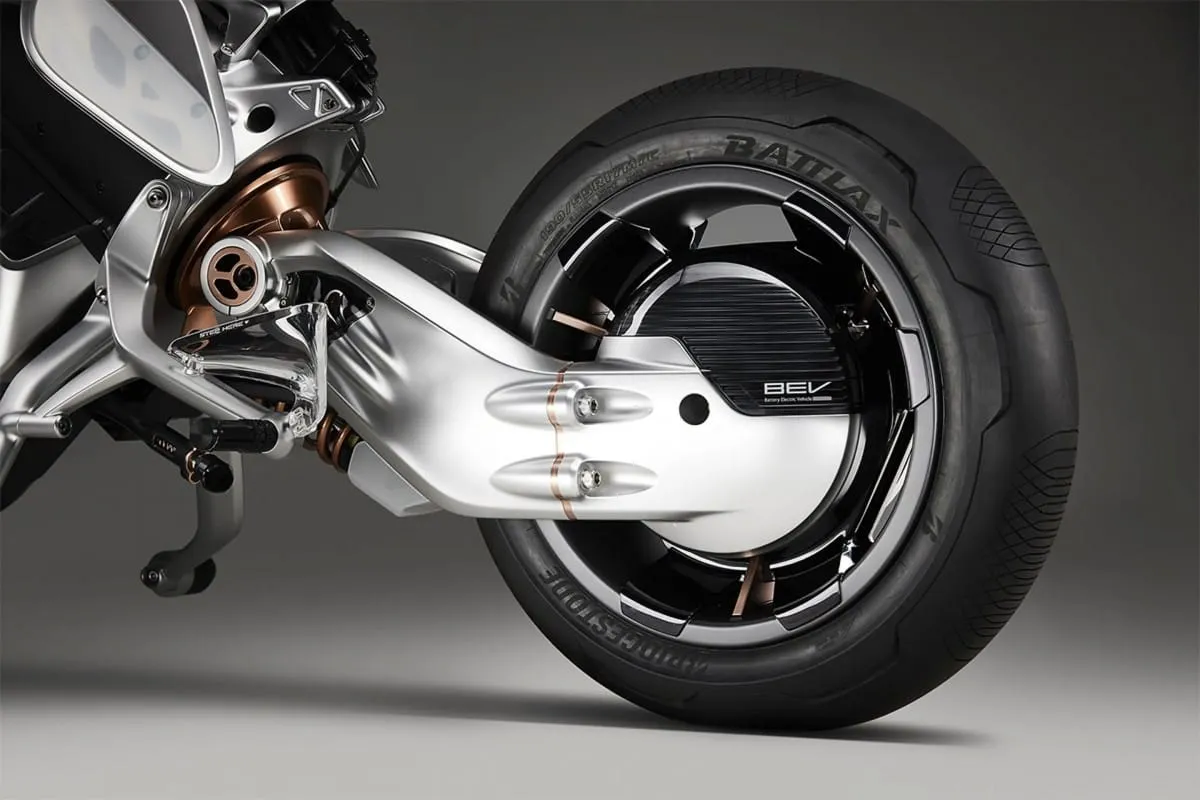 Yamaha Japan Mobility Show demonstruos savaime balansuojantį Motoroid2