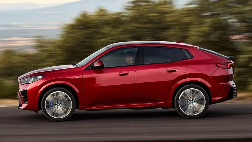 BMW naująjį X2 pavertė cross kupė, pristatė ir iX2