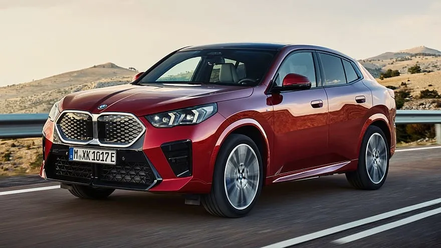 BMW naująjį X2 pavertė cross kupė, pristatė ir iX2