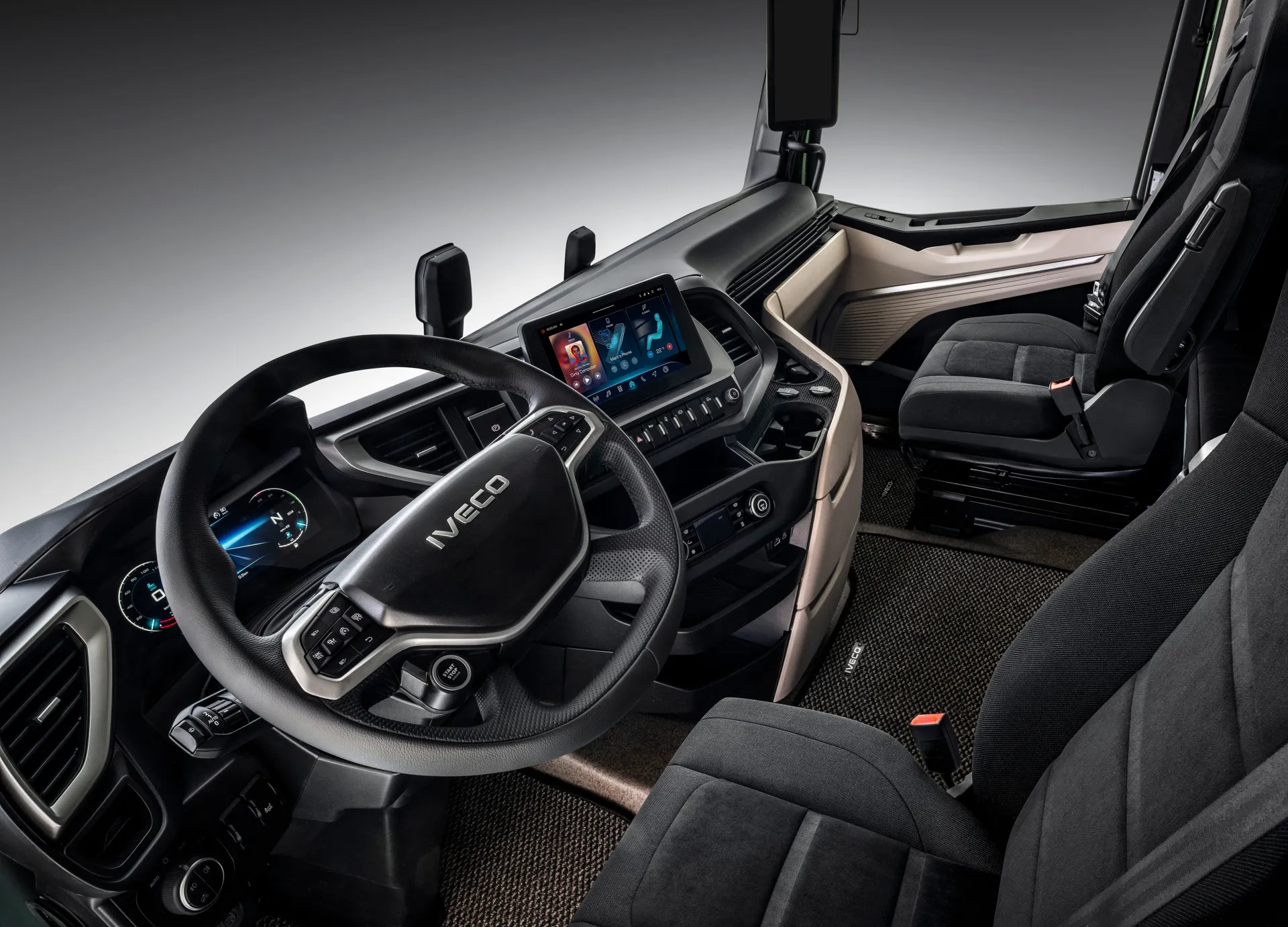 „Iveco“ pristatė naujos kartos „S-Way“ ir elektrinę vilkiko versiją
