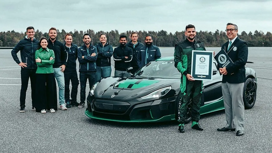 Naujas Gineso rekordas-„Rimac Nevera” atbuline eiga pasiekė 275 km/h greitį