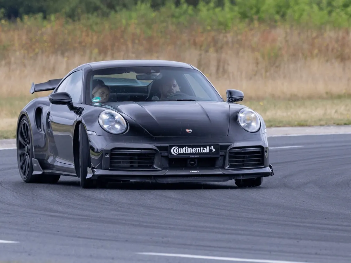 Eseno automobilių parodoje „Continental“ su „Brabus“ pristato išskirtinius modelius