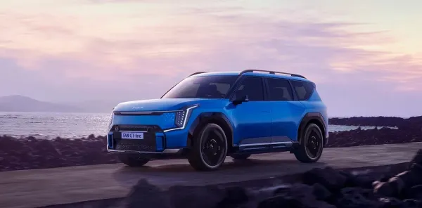 Naujas autonomiškumo lygis ir gamtos įkvėptas dizainas: į Baltijos šalis atkeliavo novatoriškasis „Kia EV9“