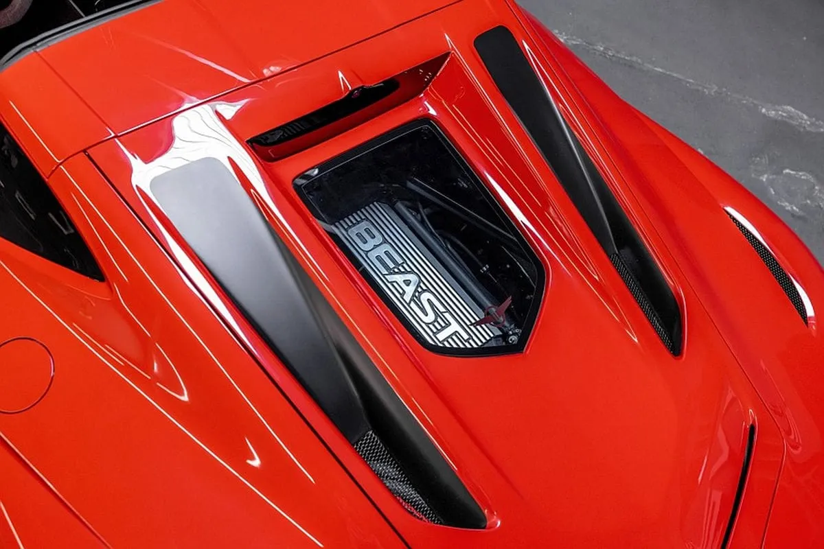 Naujas „Rezvani Beast”: anglies pluošto kėbulas, 1000 AG V8, šarvai ir šnipų daikčiukai