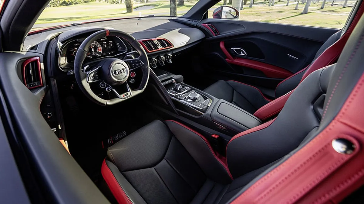 Epochos pabaiga: nuo surinkimo linijos nuriedėjo paskutinis „Audi R8