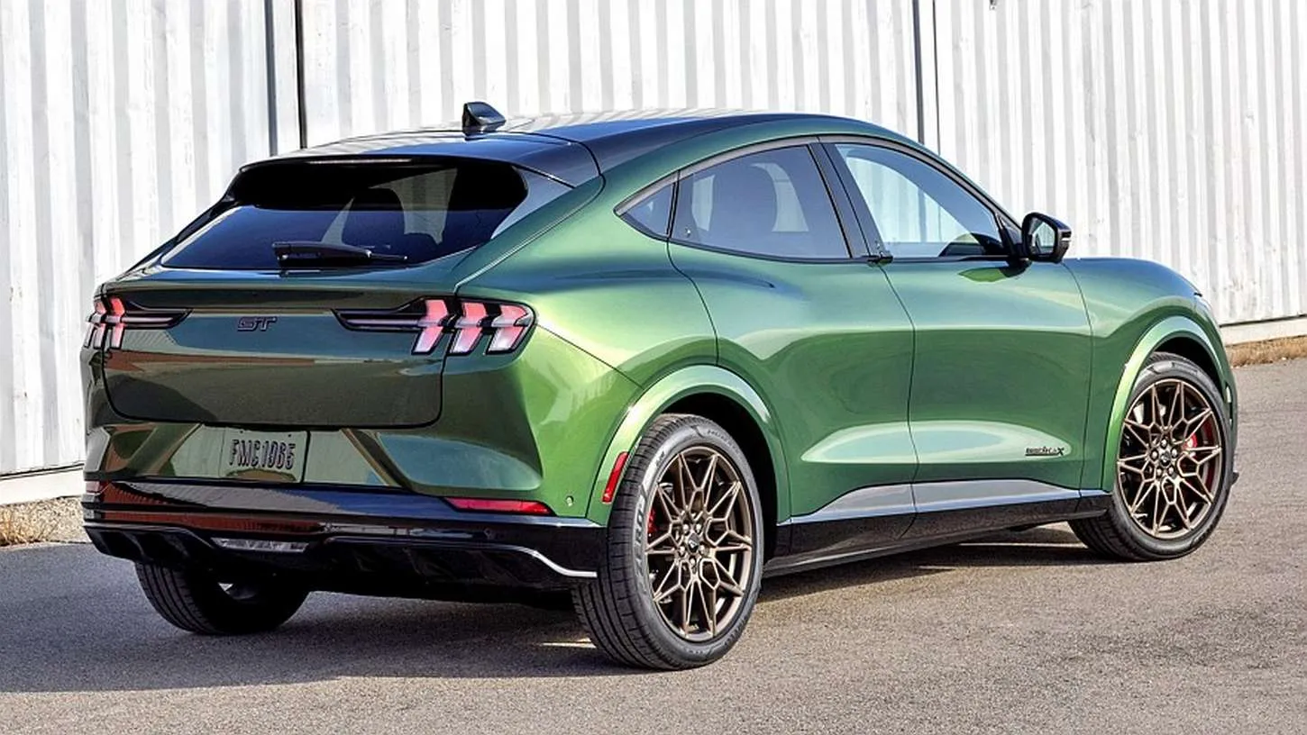 Atnaujintas „Ford Mustang Mach-E”: didesnis nuotolis ir greitesnė GT versija