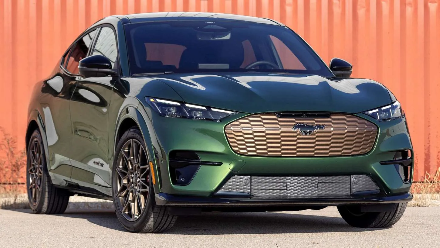 Atnaujintas „Ford Mustang Mach-E”: didesnis nuotolis ir greitesnė GT versija