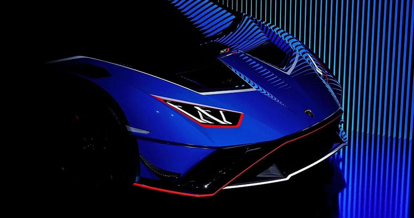 „Lamborghini Huracan STJ”: atmosferinio V10 gulbės giesmė