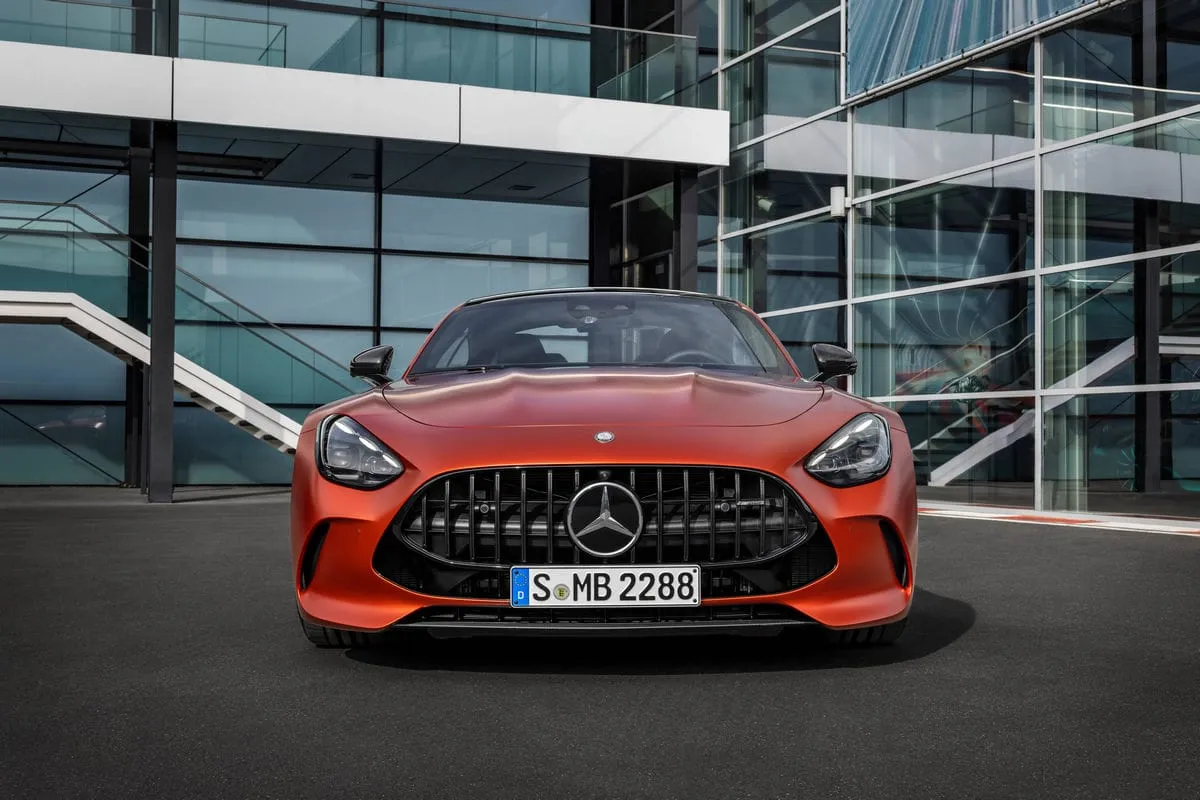 2024/ Mercedes-AMG GT 63 S E PERFORMANCE (Energieverbrauch gewichtet kombiniert: 12,6 kWh/ 100 km plus 8,2 l/100 km | Kraftstoffverbrauch kombiniert bei entladener Batterie: 12,3 l/100 km | CO2-Emissionen gewichtet kombiniert: 188 g/km | CO₂-Klasse gewichtet kombiniert: G | CO₂-Klasse bei entladener Batterie: G) / Exterieur MANUFAKTUR kupferorange magno / AMG Night Paket II / AMG Performance Sitze / Interieur MANUFAKTUR Zierelemente kupferorange magno;Energieverbrauch gewichtet kombiniert: 12,6 kWh/ 100 km plus 8,2 l/100 km | Kraftstoffverbrauch kombiniert bei entladener Batterie: 12,3 l/100 km | CO2-Emissionen gewichtet kombiniert: 188 g/km | CO₂-Klasse gewichtet kombiniert: G | CO₂-Klasse bei entladener Batterie: G) 2024 / Mercedes-AMG GT 63 S E PERFORMANCE (energy consumption weighted, combined: 12,6 kWh/100 km plus 8.2 l/100 km | fuel consumption combined discharged battery: 12.3 l/100 km | CO₂ emissions weighted, combined: 188 g/km | CO₂ class weighted, combined: G | CO₂ class discharged battery: G) / exterieur MANUFAKTUR copper orange magno / AMG Night Package II / AMG Performance seats / interieur MANUFAKTUR elements copper orange magno;Energy consumption weighted, combined: 12,6 kWh/100 km plus 8.2 l/100 km | fuel consumption combined discharged battery: 12.3 l/100 km | CO₂ emissions weighted, combined: 188 g/km | CO₂ class weighted, combined: G | CO₂ class d Pristatytas 816 AG Mercedes-AMG GT 63 S E PERFORMANCE kupė