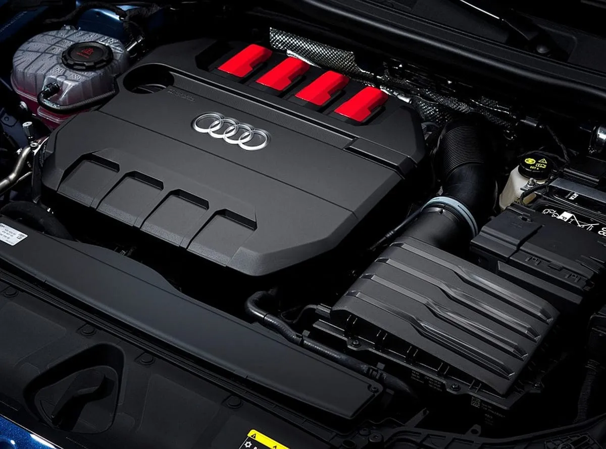 Atnaujinta „Audi S3”: daugiau galios, RS 3 visų varančiųjų ratų pavara ir pakeista važiuoklė