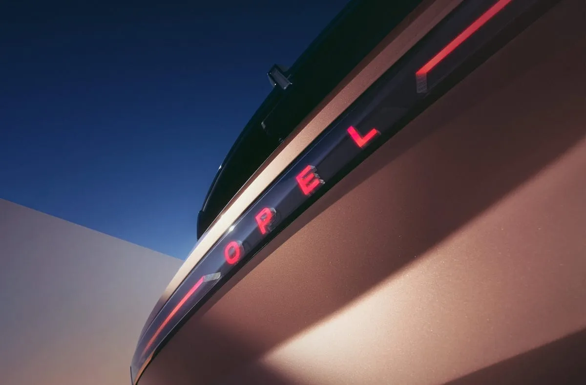 „Opel“ pristato stulbinantį naujos kartos „Grandland“ visureigį
